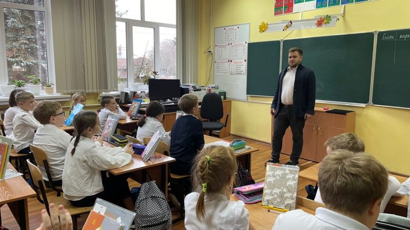 Рузские школьники беседовали с дипломатом