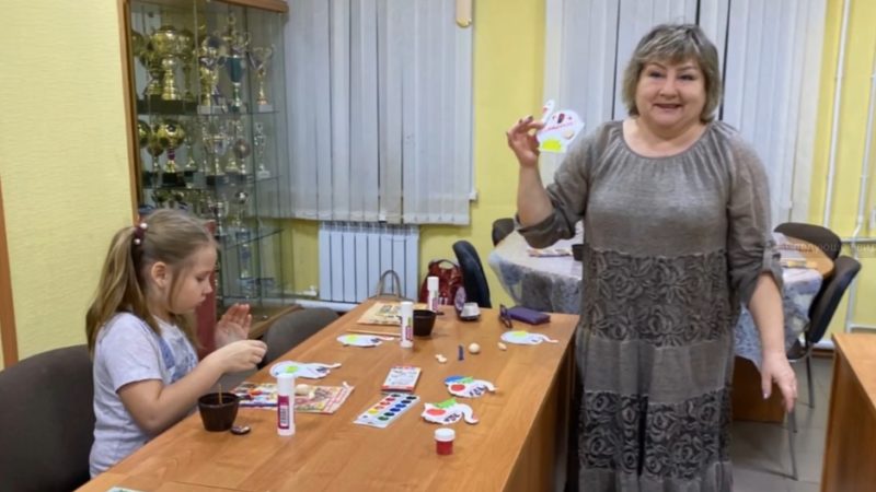 Колюбакинцы делали подарки для мам