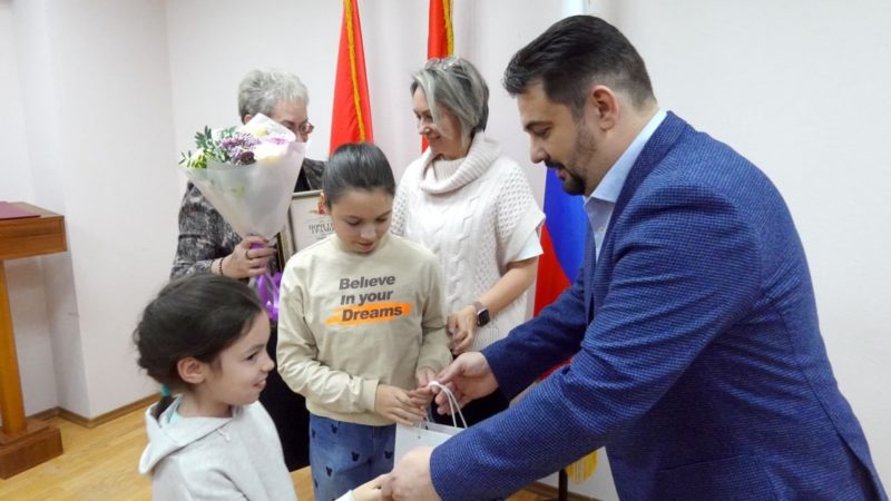Глава Рузского округа вручил награды многодетным матерям