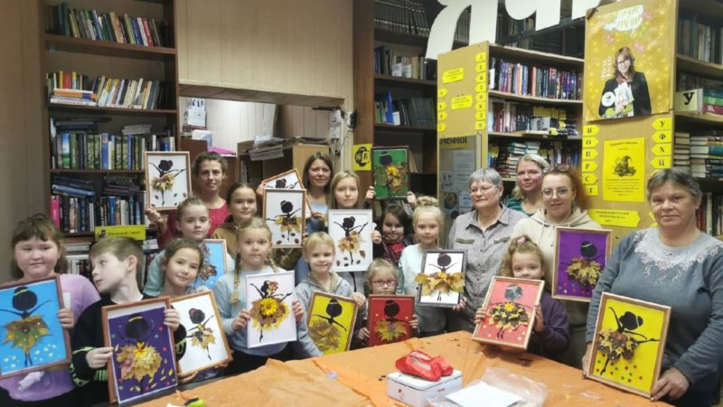 Дороховчане мастерили панно «Балерина»