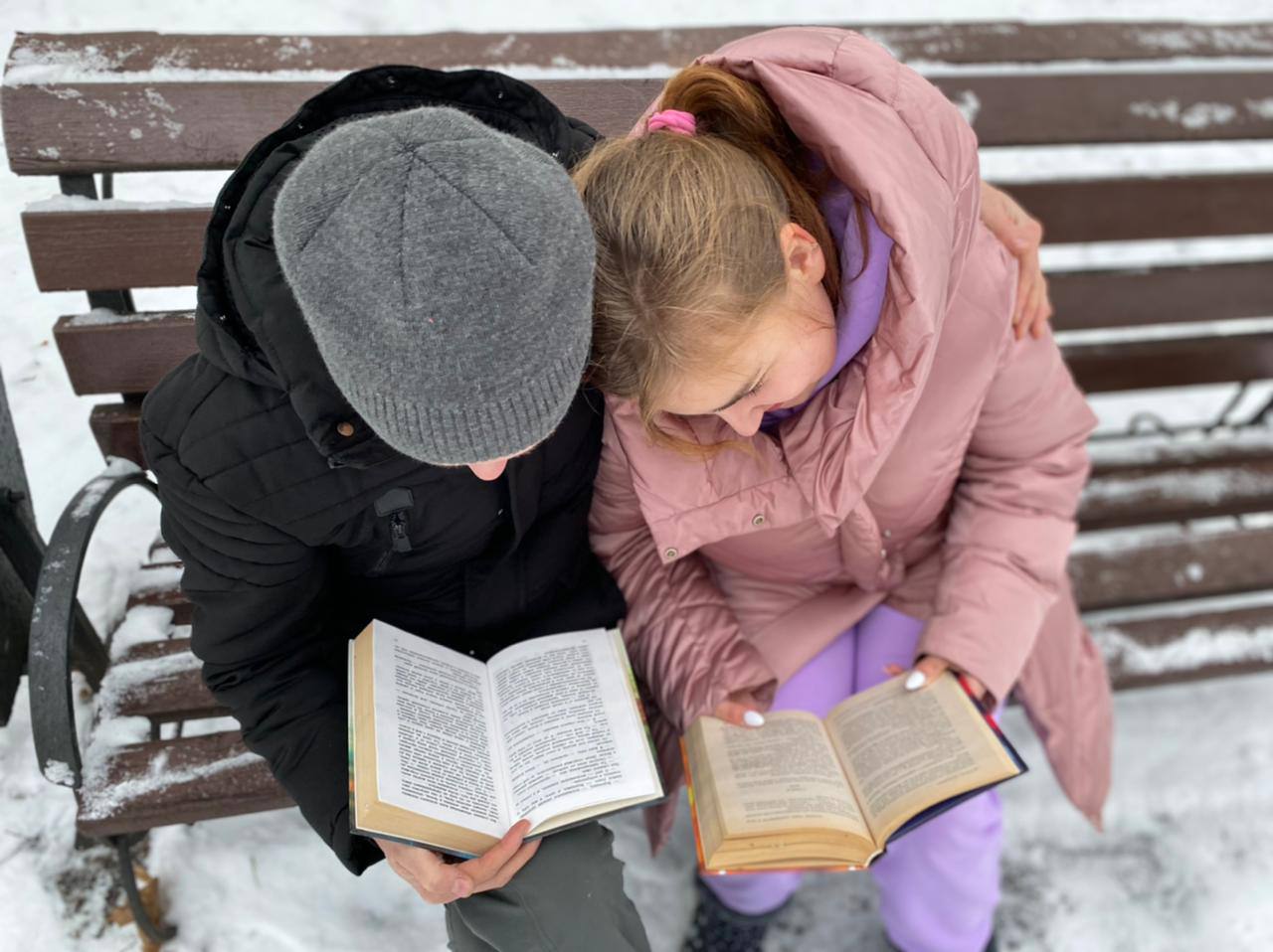 Городок чтение. Чтение книг. Читает новости фото.