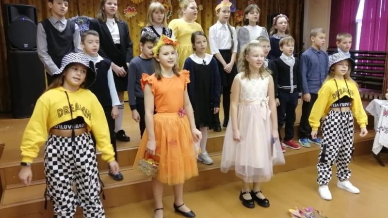 В Никольской школе прошел осенний праздник
