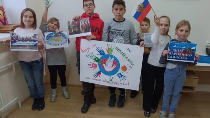 Лидинцы нарисовали плакат ко Дню народного единства