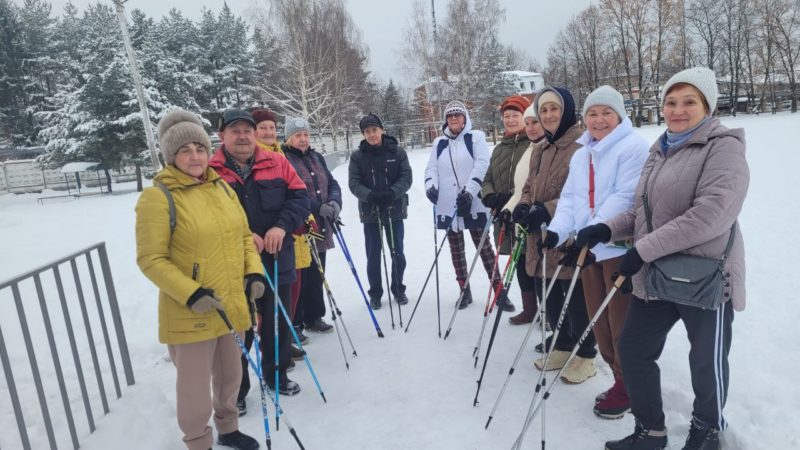 Пенсионеров приглашают на скандинавскую ходьбу