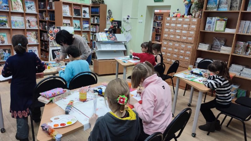 В Тучковской библиотеке прошел урок рисования