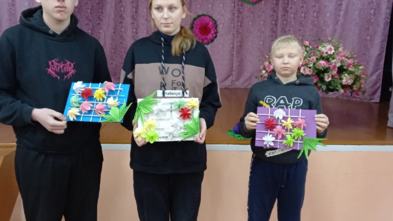 В Воскресенском занимались аппликацией