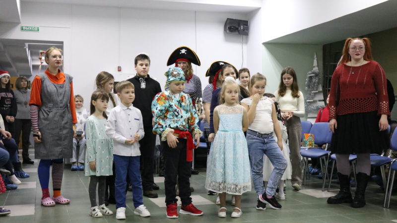 Рузские волонтеры провели новогоднее представление