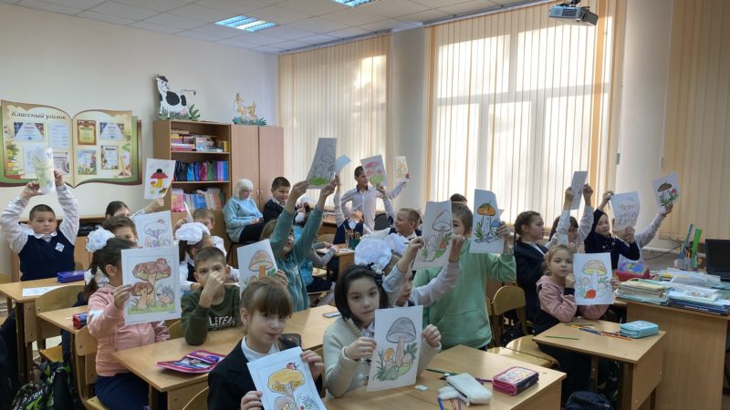 Учащиеся Тучковской школы-интерната – на творческом занятии