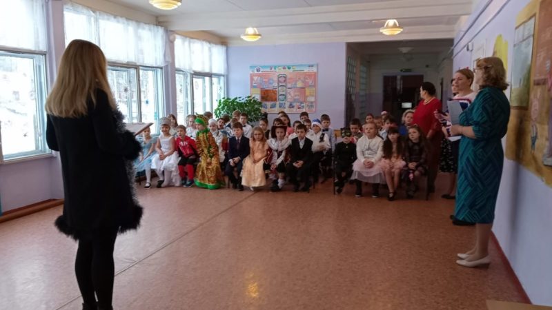 На Беляной Горе поздравляли школьников с Новым годом