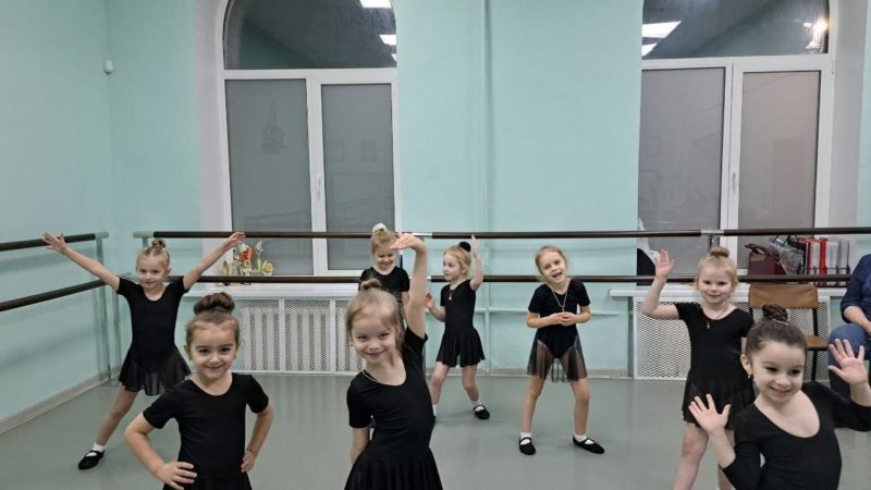 Родителей юных танцоров из Кожино пригласили на открытый урок