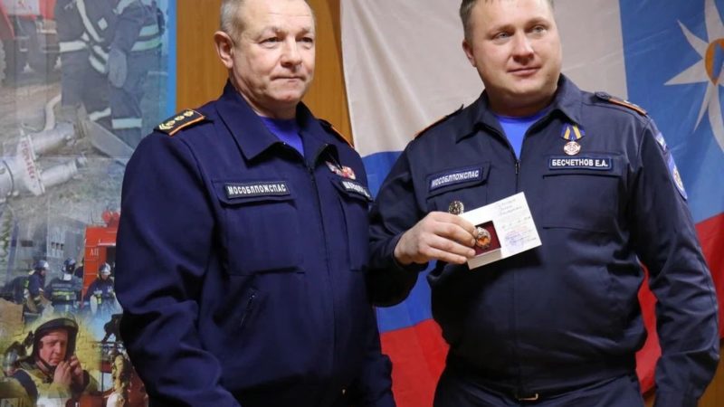 Спасателям вручили награды
