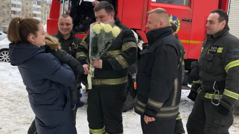 Пожарные поздравили малыша