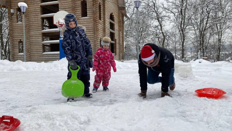 В парке «Городок» можно покататься на «ватрушках» и сыграть в снежный баскетбол