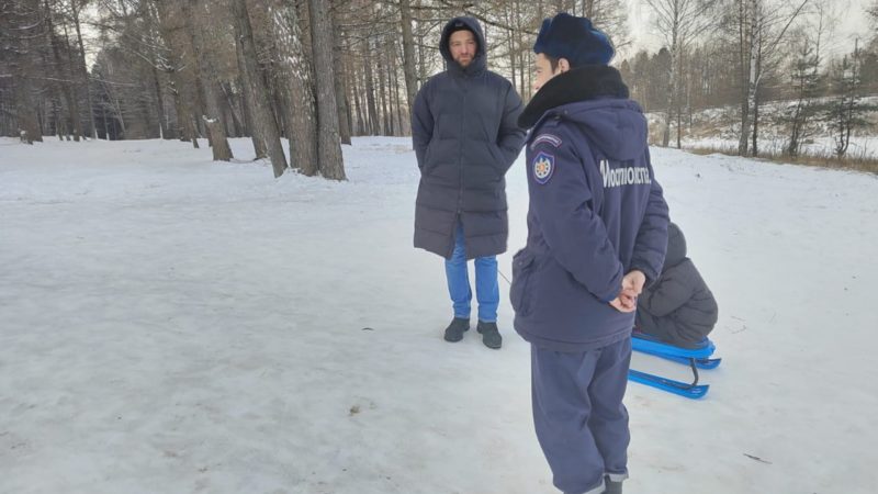 Юные ружане, не катайтесь со склонов водоемов и железнодорожных насыпей