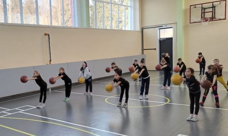 Покровским школьникам рассказали, как сохранить красивую осанку