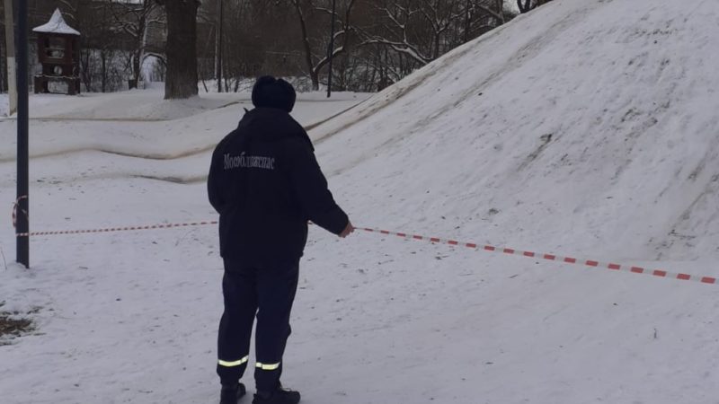 Работники Мособлпожспас выявляют стихийные горки