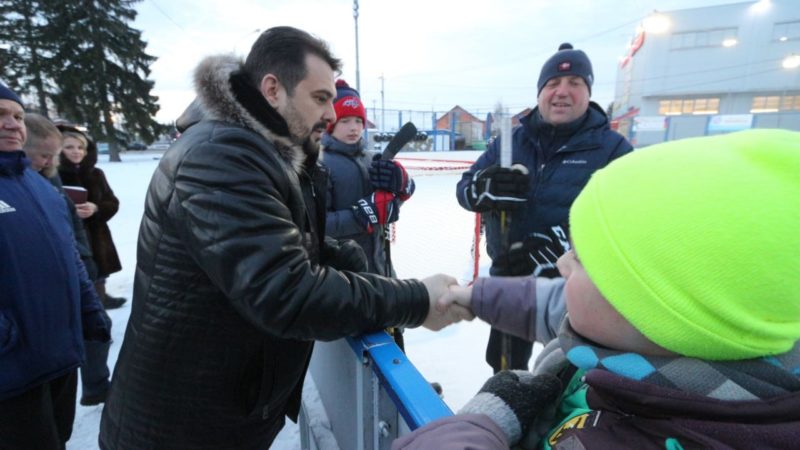 Николай Пархоменко проверил хоккейную площадку в Восточном микрорайоне Тучково