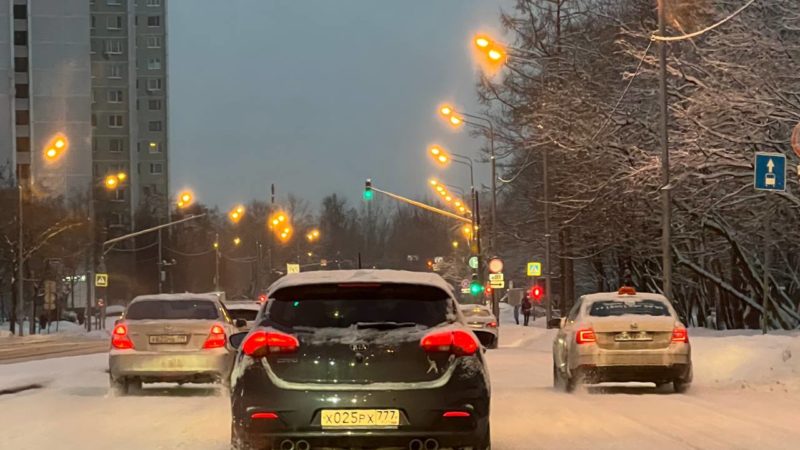 Дорожные службы Подмосковья ликвидируют последствия снегопада