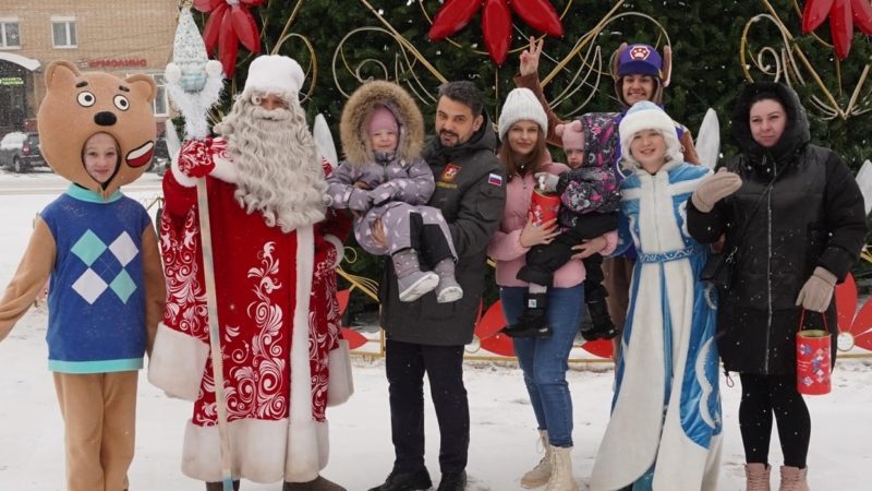 Глава округа вручил детям подарки от губернатора