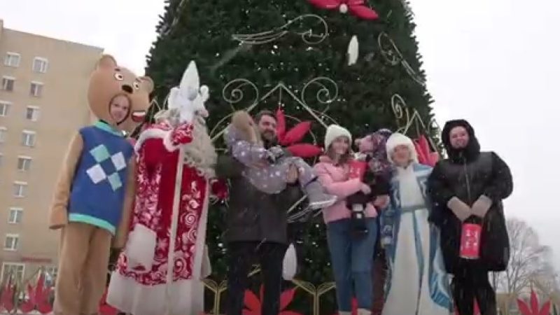 Николай Пархоменко вручил новогодние подарки детям из семей мобилизованных