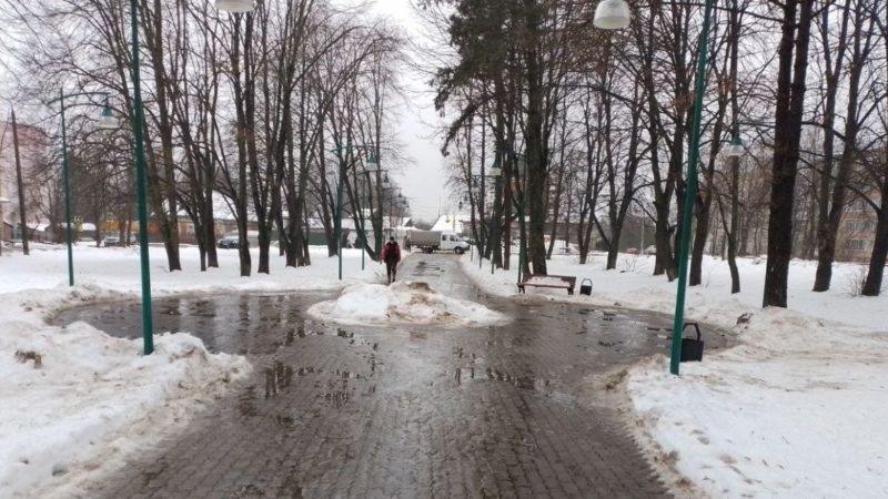 В Рузском округе убирают снег