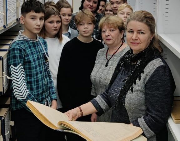 Семиклассники Покровской школы побывали на экскурсии в Рузском архиве