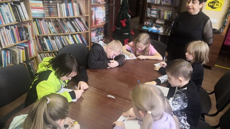 Дороховчане мастерили в библиотеке