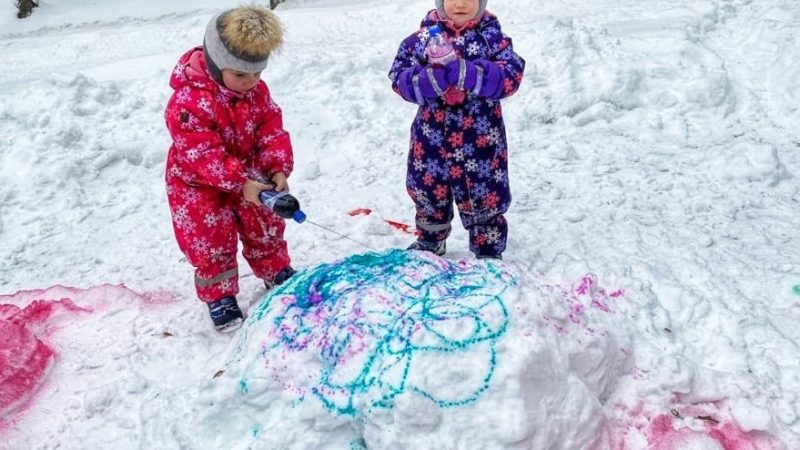 На Городке появились цветные детские рисунки