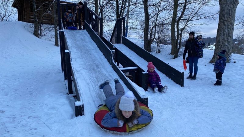 Соревнования на ватрушках и ледянках прошли в Рузе