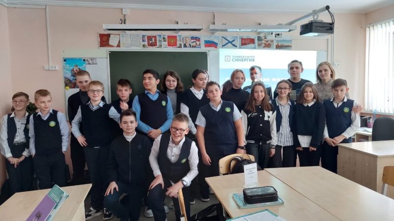 Рузские школьники пообщались с выпускником