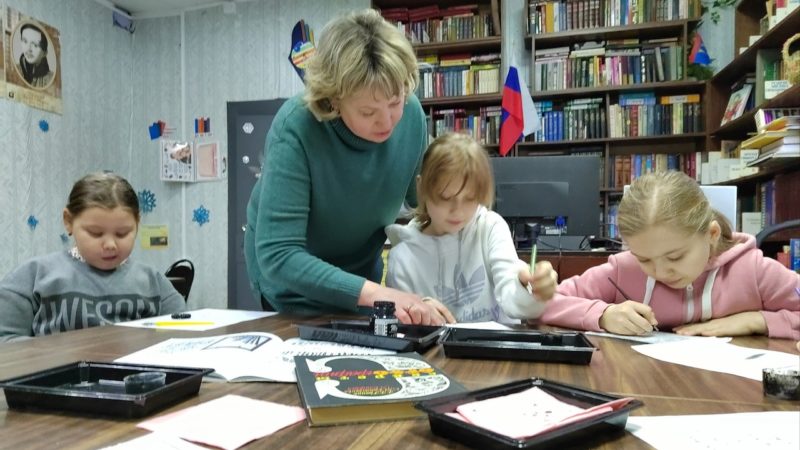 Ребята из Поречья осваивали перьевые ручки и чернила