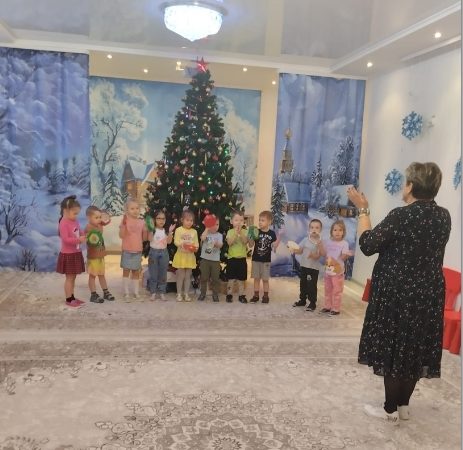 Прощание с елкой в дошкольном отделении Рузской школы №2