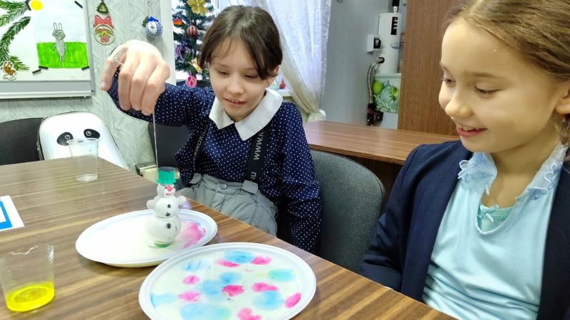 В Краснооктябрьской библиотеке делали снеговичков