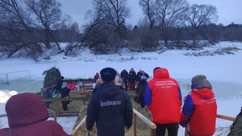 Спасатели контролировали безопасность крещенских купаний