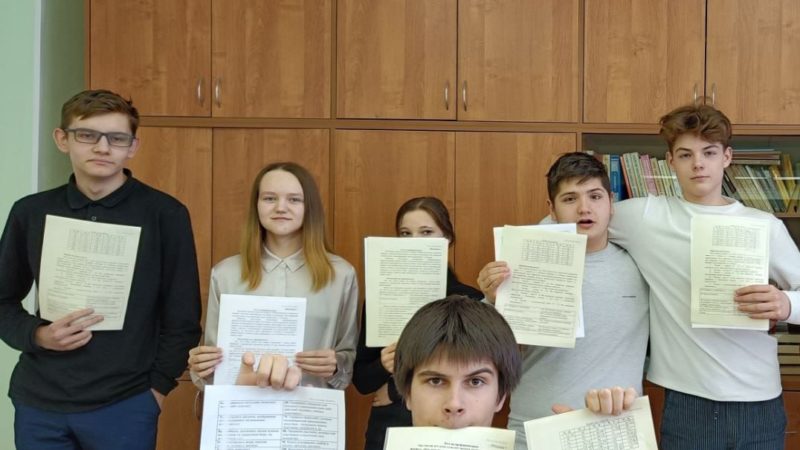 Никольские школьники пообщались со студентами