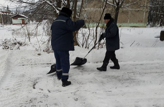 В Рузском округе убирают снег