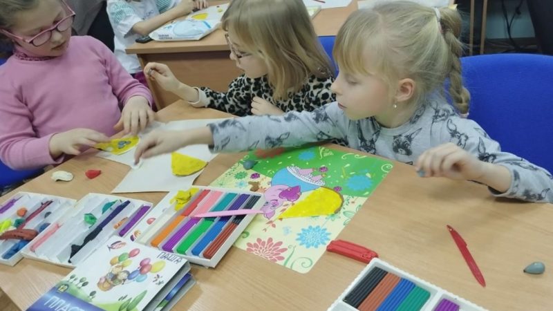 В Рузской библиотеке рисовали и лепили