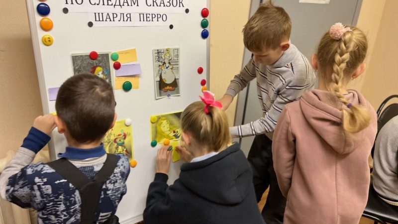 В Старорузской библиотеке вспоминали сказки Шарля Перро