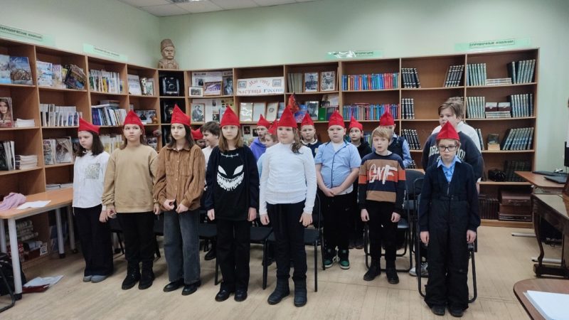 Тучковские школьники пели и читали о блокадниках