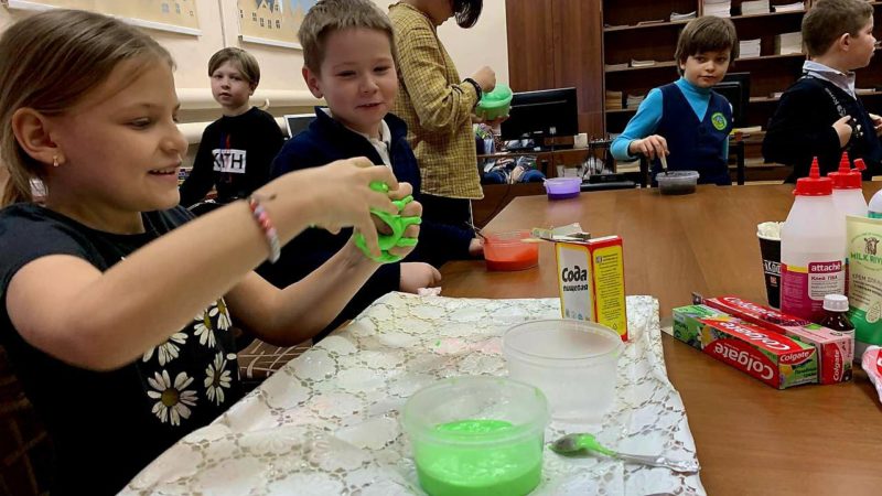 Юные ружане готовили слайм