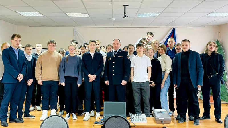 Выпускники Нестеровского лицея узнали о профессии полицейского
