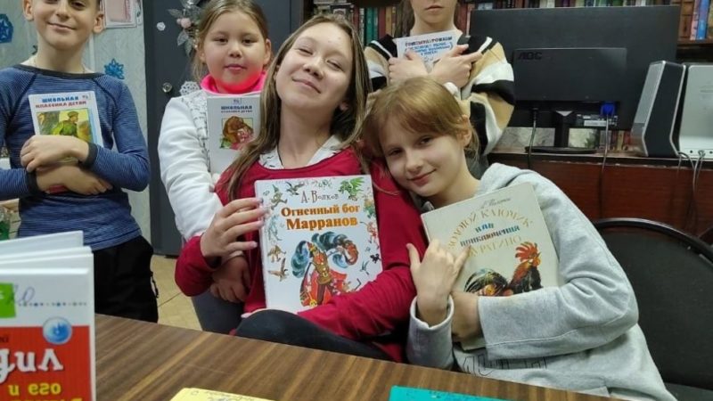 В Краснооктябрьской библиотеке читали книги в кругу друзей