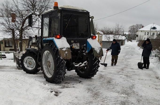 В Рузском округе убирают снег на общественных территориях