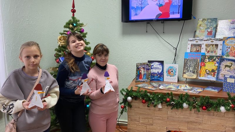 Тучковцы мастерили снеговика