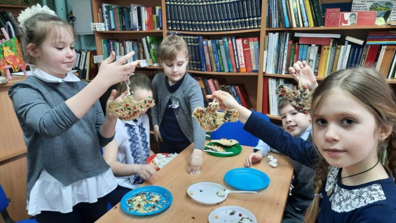 В Рузской библиотеке делали кормушки для птиц