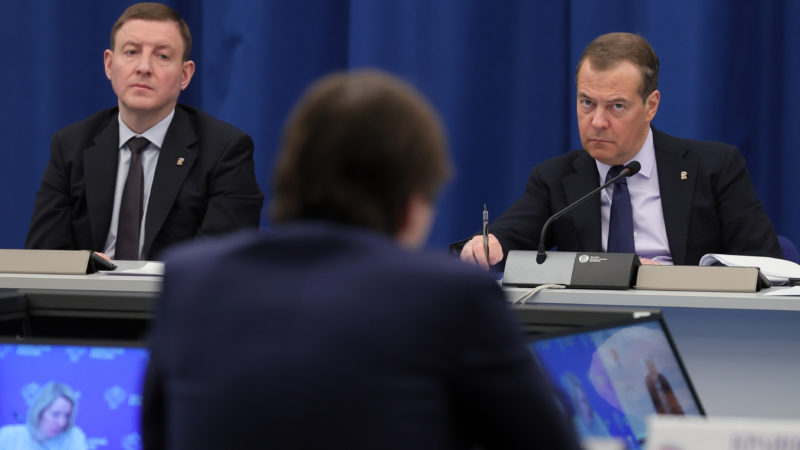 Андрей Турчак предложил использовать средства федерального бюджета на благоустройство пришкольных территорий