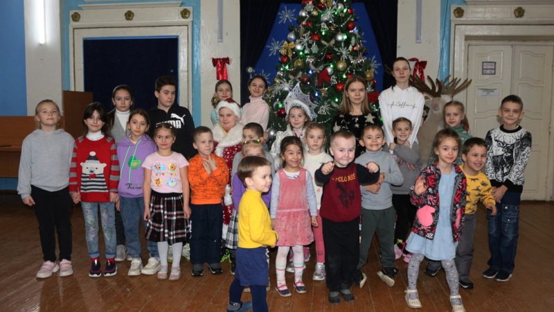 Дороховчане простились с Дедом Морозом и Снегурочкой