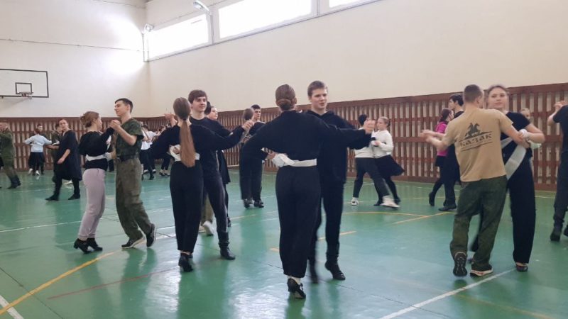 В кадетском конкурсе прошла репетиция бальной программы