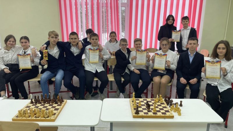 Лицеисты сражались на черно-белых полях