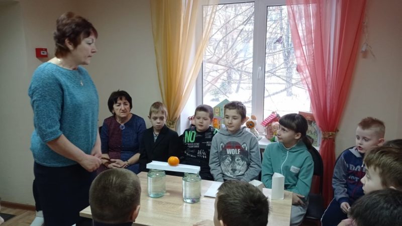 Тучковские школьники ставили опыты в библиотеке